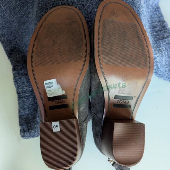 TOMS Women Sz 8 Ankle Boot Suede Leather Grey Wedge Booties Tassels Western - Picture 2 of 9